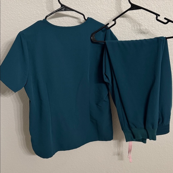 FIGS Scrub Set - Picture 2 of 2